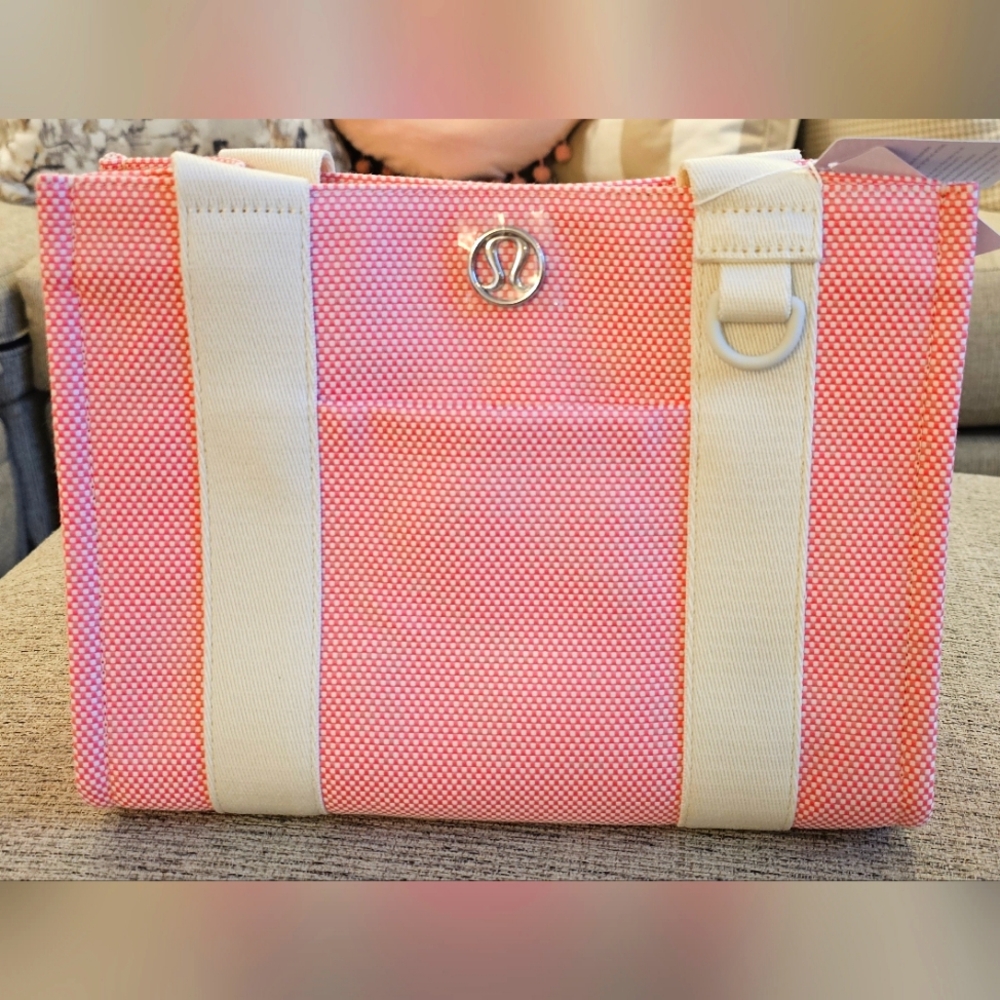 Lululemon mini tote Exclusive Australia Released ONLY PINK - Picture 4 of 13